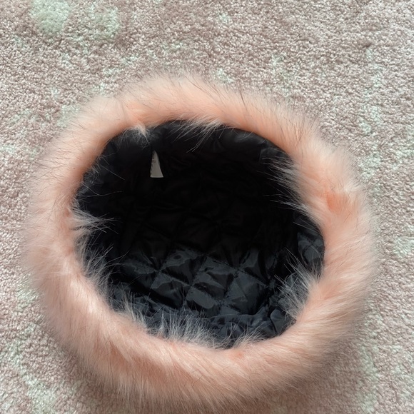 Pink furry hat - Picture 4 of 4